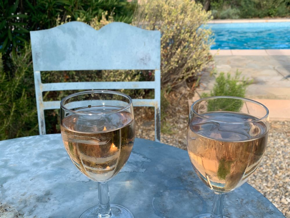 Garten_Weinglas_Pool